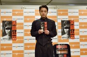 「実録山田」発売記念会見に登場した山田孝之。