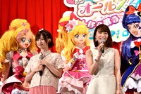 左から高橋李依、新妻聖子。