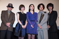 「無伴奏」ホワイトデープレミア試写会舞台挨拶の様子。左から矢崎仁司、遠藤新菜、成海璃子、池松壮亮、斎藤工。