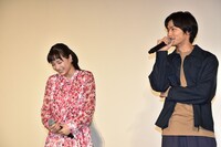 左から広瀬すず、野村周平。
