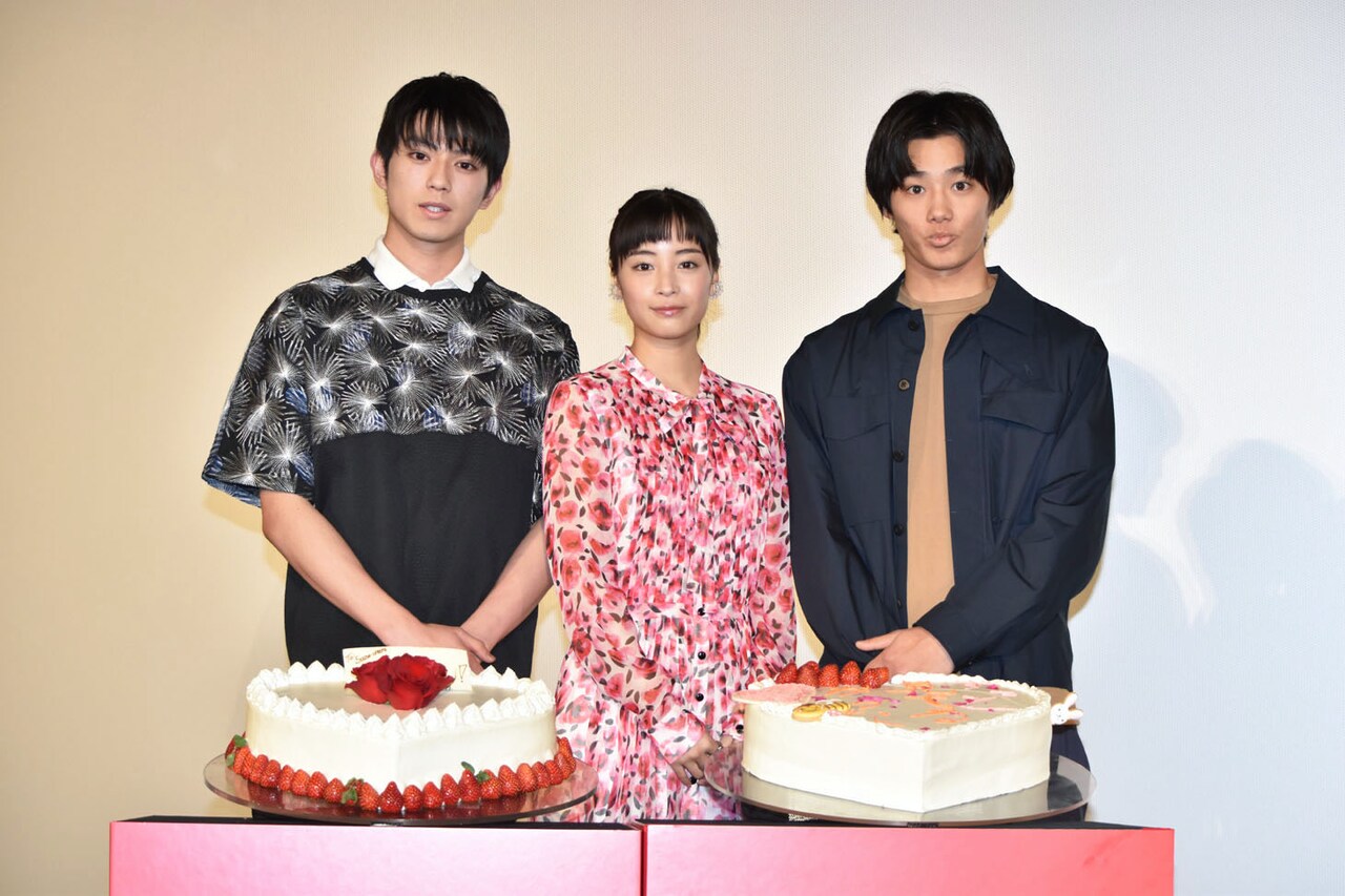 「『ちはやふる』祝！ホワイトデーイベント」の様子。（左から）真剣佑、広瀬すず、野村周平。