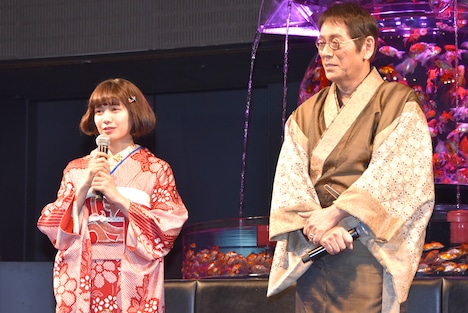 左から二階堂ふみ、大杉漣。