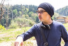 「ジヌよさらば～かむろば村へ～」監督の松尾スズキ。