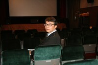 「夢は牛のお医者さん」監督の時田美昭。