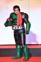 マスクオフの凛々しい姿で現れた藤岡弘、。