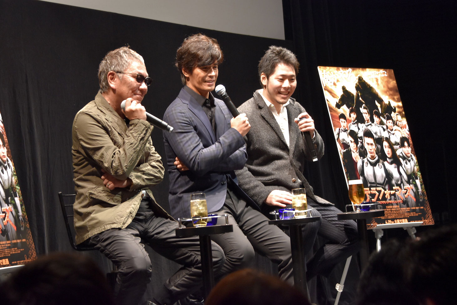 左から三池崇史、伊藤英明、貴家悠。