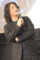 アジアキャンペーンの思い出を語る岩井俊二。