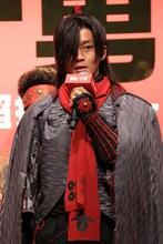 霧隠才蔵役の松坂桃李。