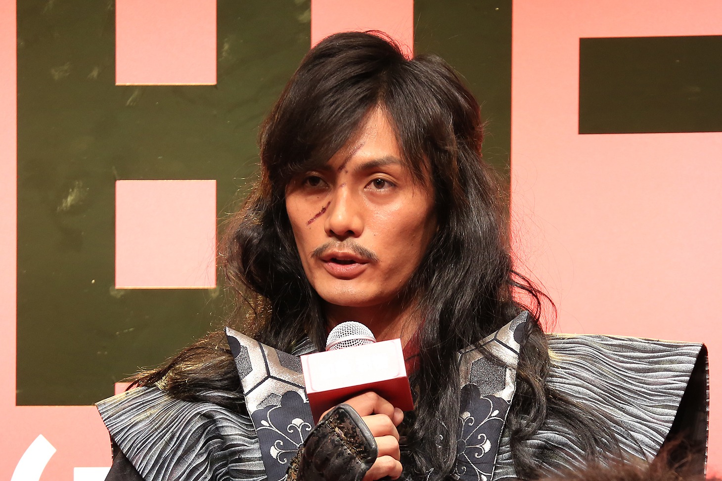 由利鎌之助役の加藤和樹。