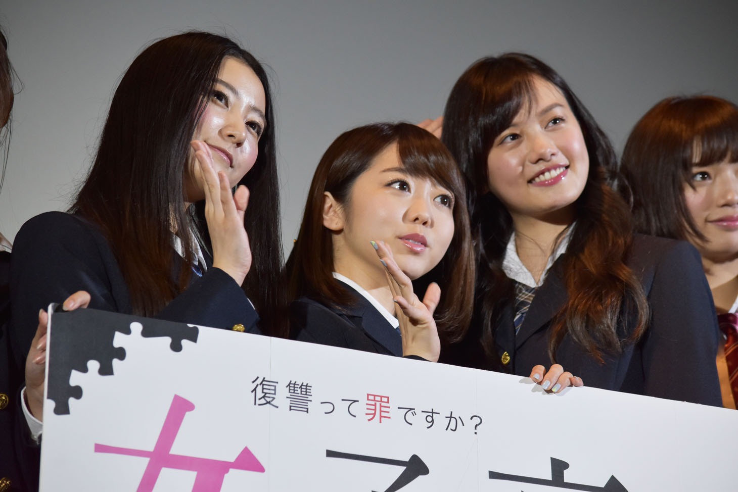 「女子高」完成披露イベントの様子。