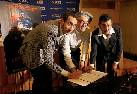 「下衆の愛」記者会見の様子。