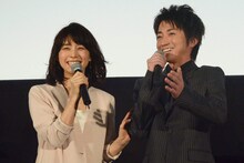 左から石田ゆり子、藤原竜也。