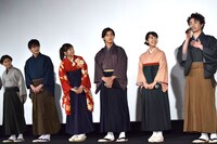 共演者たちから「かるたより将棋打ってそう」と言われたと明かす森永悠希（左）。