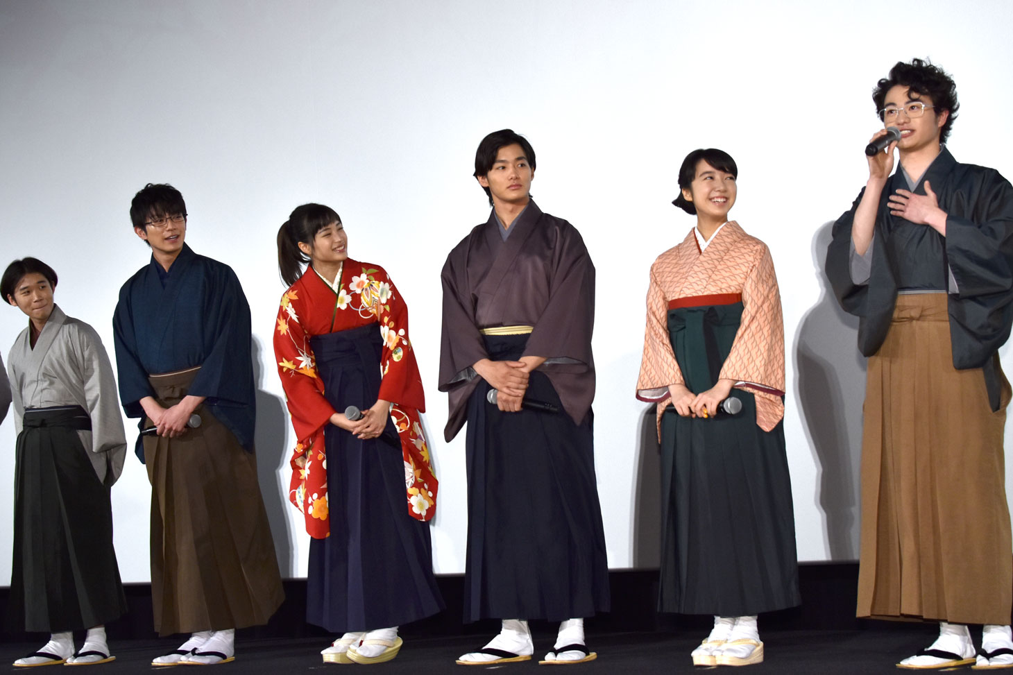 共演者たちから「かるたより将棋打ってそう」と言われたと明かす森永悠希（左）。