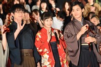 「ちはやふる -上の句-」公開初日舞台挨拶の様子。