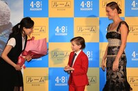 「ルーム」ジャパンプレミアの様子。左から菅野美穂、ジェイコブ・トレンブレイ、ブリー・ラーソン。