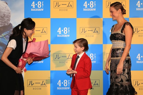 「ルーム」ジャパンプレミアの様子。左から菅野美穂、ジェイコブ・トレンブレイ、ブリー・ラーソン。