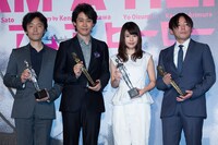 映画「アイアムアヒーロー」完成報告会見の様子。（左から）佐藤信介監督、大泉洋、有村架純、花沢健吾。