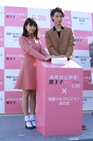 左から二階堂ふみ、山崎賢人。