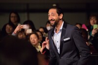 なぜか会場に現れたエイドリアン・ブロディ。