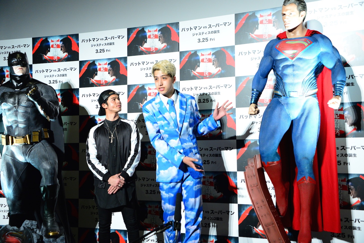「バットマン vs スーパーマン ジャスティスの誕生」ジャパンプレミアに参加した菅谷哲也（左）とけみお（右）。