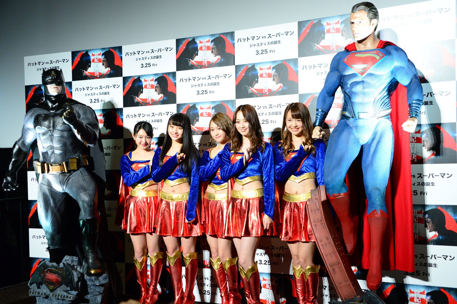 「バットマン vs スーパーマン ジャスティスの誕生」ジャパンプレミアに参加したSUPER☆GiRLSのメンバー。