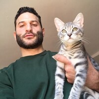 監督のクリス・モーカーベル。