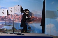 ゆっくりと退場するナマケモノ。