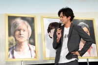 自身の73歳予想図を見て落ち込む北村匠海。