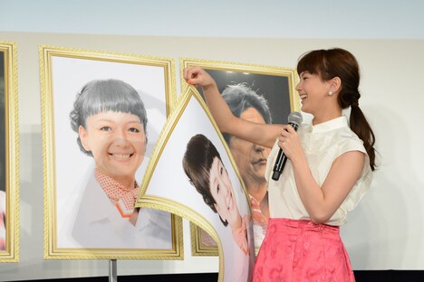 自身の73歳予想図を見て爆笑する多部未華子。