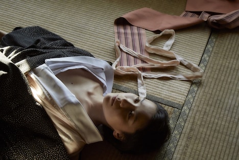 「花芯」 (c)2016「花芯」製作委員会