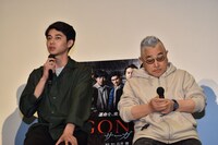 左から東出昌大、石井隆。