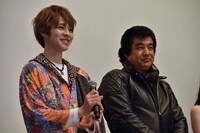 左から西銘駿、藤岡弘、。