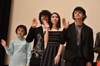 「無伴奏」初日舞台挨拶の様子。