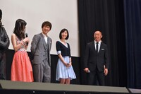 「僕も坊さん怪人に……」と言って柳喬之のほうを見やる武田幸三（一番右）。