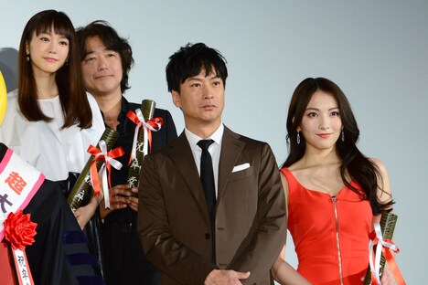 左から桐谷美玲、羽住英一郎、椎名桔平、知英。