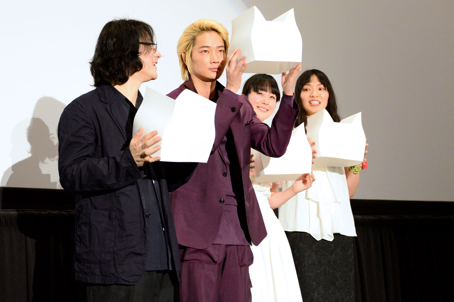 左から岩井俊二、綾野剛、黒木華、Cocco。