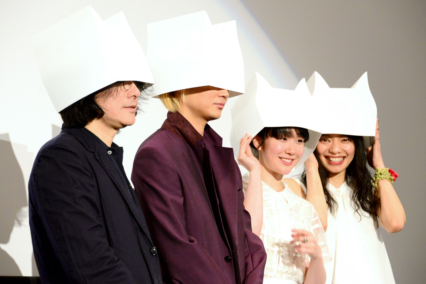 左から岩井俊二、綾野剛、黒木華、Cocco。