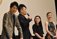 「スキャナー 記憶のカケラをよむ男」完成披露舞台挨拶の様子。