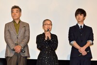左から柄本明、もたいまさこ、千葉雄大。
