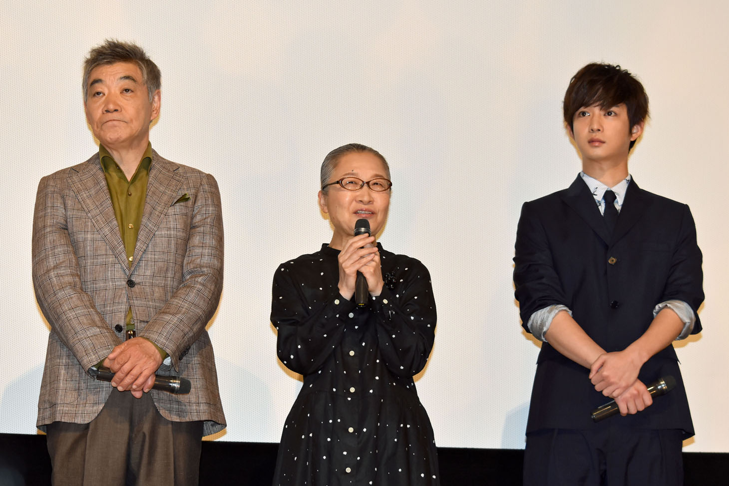 左から柄本明、もたいまさこ、千葉雄大。