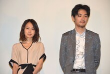 恋人から夫婦になる間柄を演じた前田敦子（左）と松田龍平（右）。