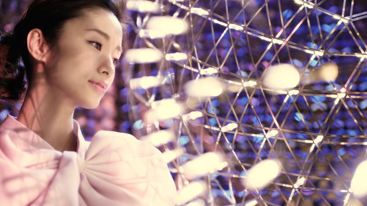 KOSE 70th Anniversary「Tokyo Seven Days」より、上戸彩。 - 新垣結衣 