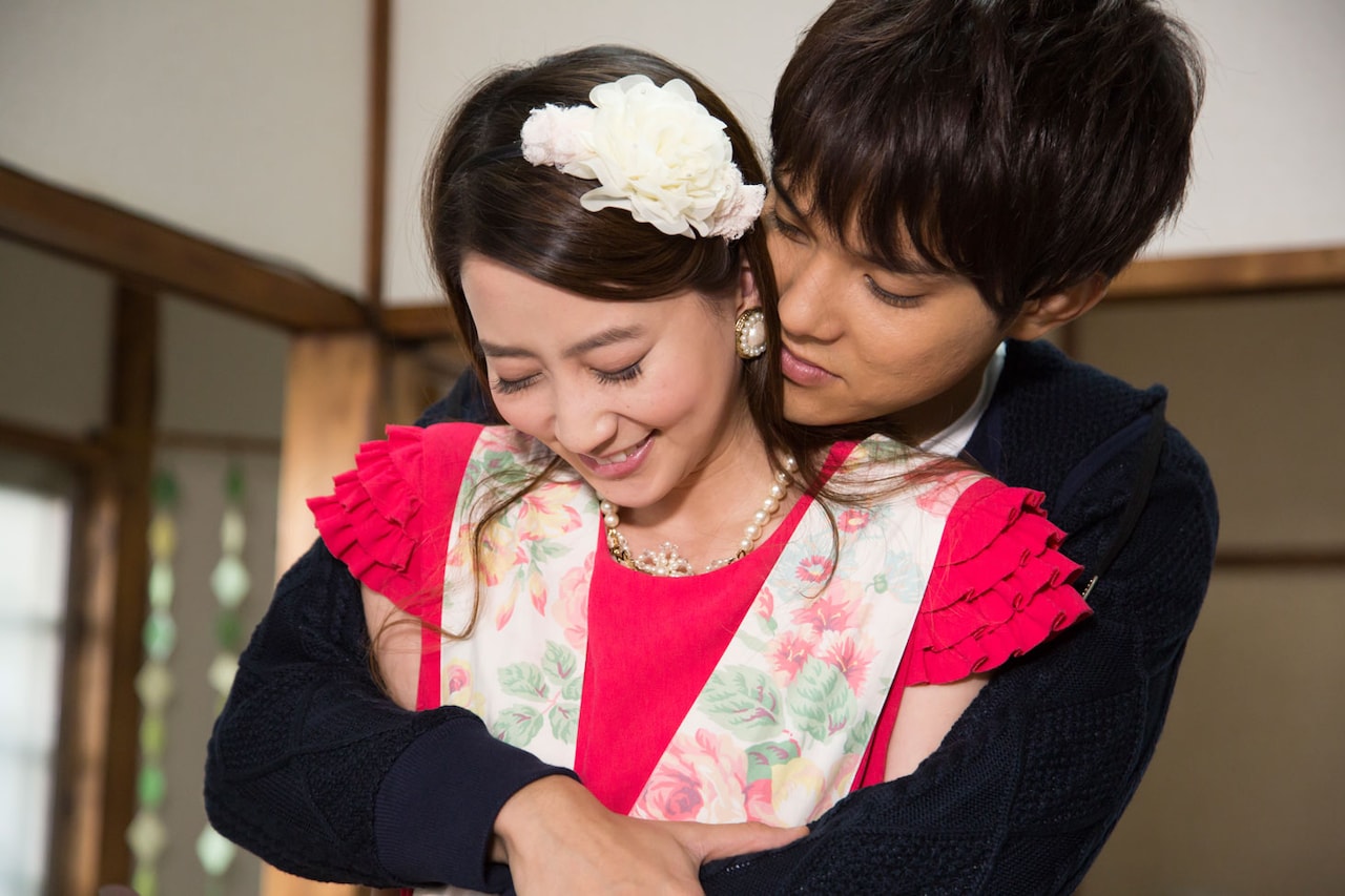 ボイメン水野勝が河北麻友子にバックハグ、劇場版「白鳥麗子でございます！」予告