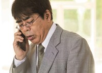 「探偵ミタライの事件簿 星籠の海」より、小倉久寛演じる黒田優作。