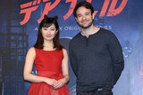 「Marvel デアデビル」記者会見の様子。左から武田梨奈、チャーリー・コックス。