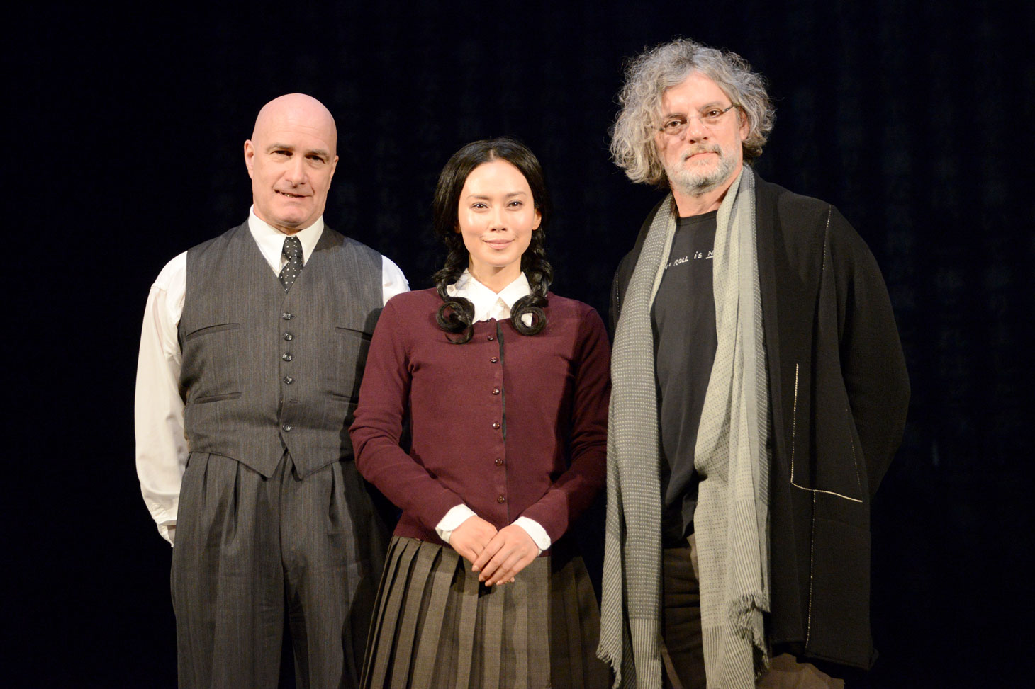 舞台「猟銃」会見の様子。左からロドリーグ・プロトー、中谷美紀、フランソワ・ジラール。