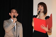 左から矢部太郎（カラテカ）、川上奈々美。