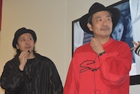 「園子温 展『ひそひそ星』」トークイベントの様子。左から卯城竜太、園子温。