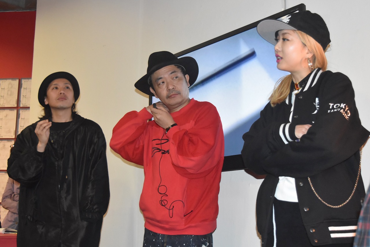 「園子温 展『ひそひそ星』」トークイベントの様子。左から卯城竜太、園子温、エリイ。